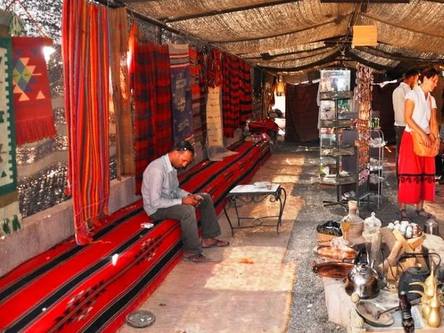 خيمة الهدايا في قصر الحرانة