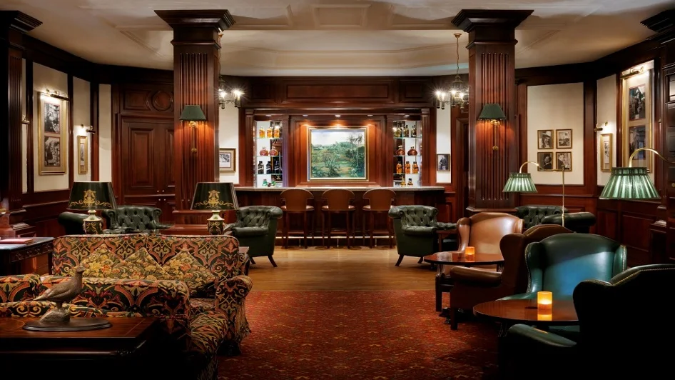 مطعم Library Lounge & Cigar Bar