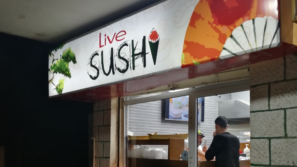 مطعم Live Sushi Restaurant