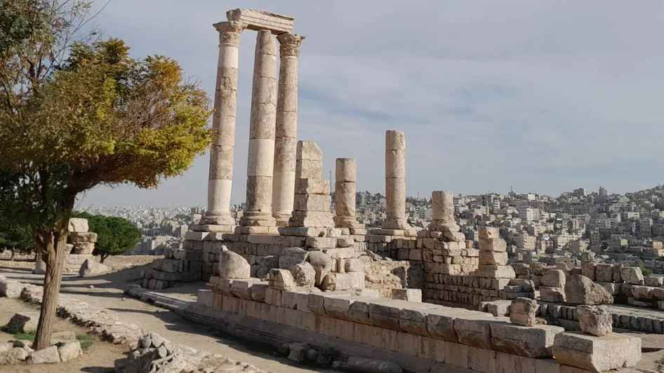 المعالم الأثرية في جبل القلعة 
