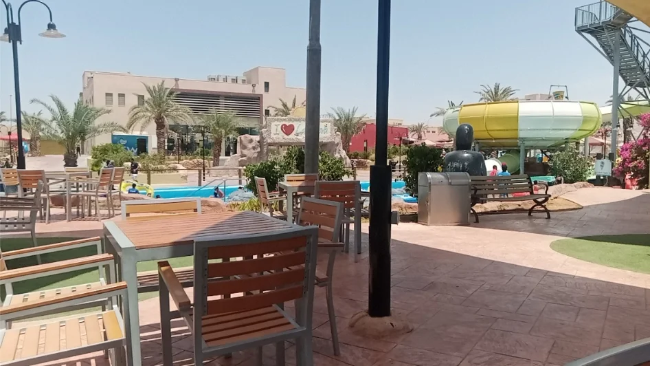 مزايا منتجع لاكويفا في البحر الميت